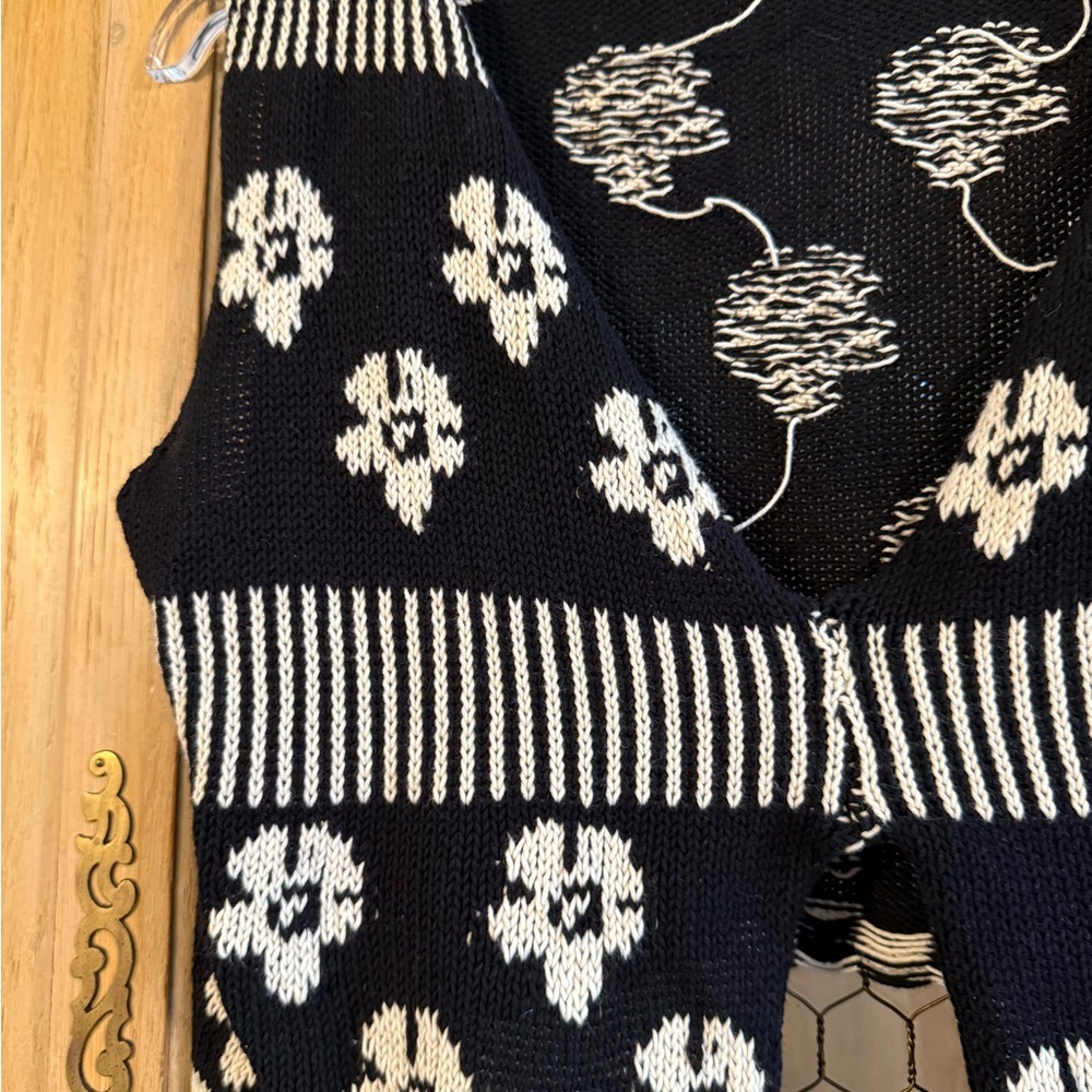 TACH Black and Cream Floral Knit Button-Front Vest - Picture 4 of 4